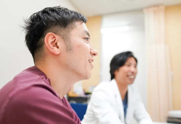 医師が話している様子