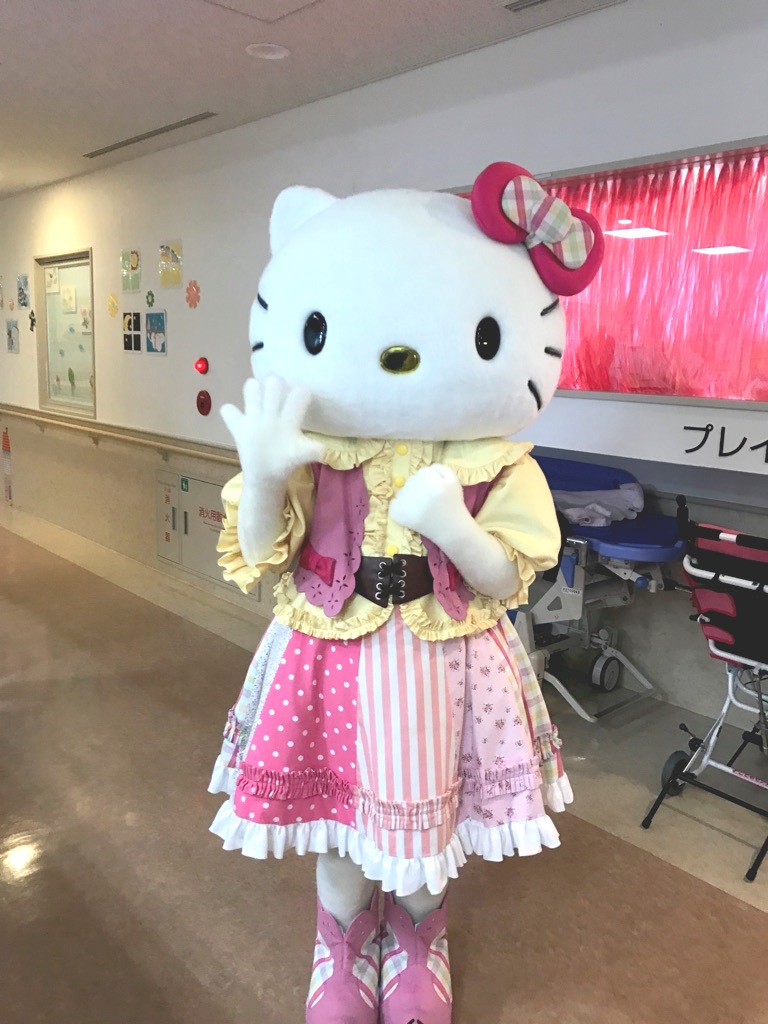 小児病棟とサルビアにキティちゃんがやってきました！ | 済生会